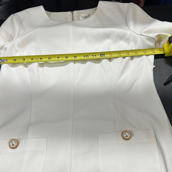 NWT Eliza J White classy box fit with scoop neckline Midi Dress with Pockets - Picture 7 of 11